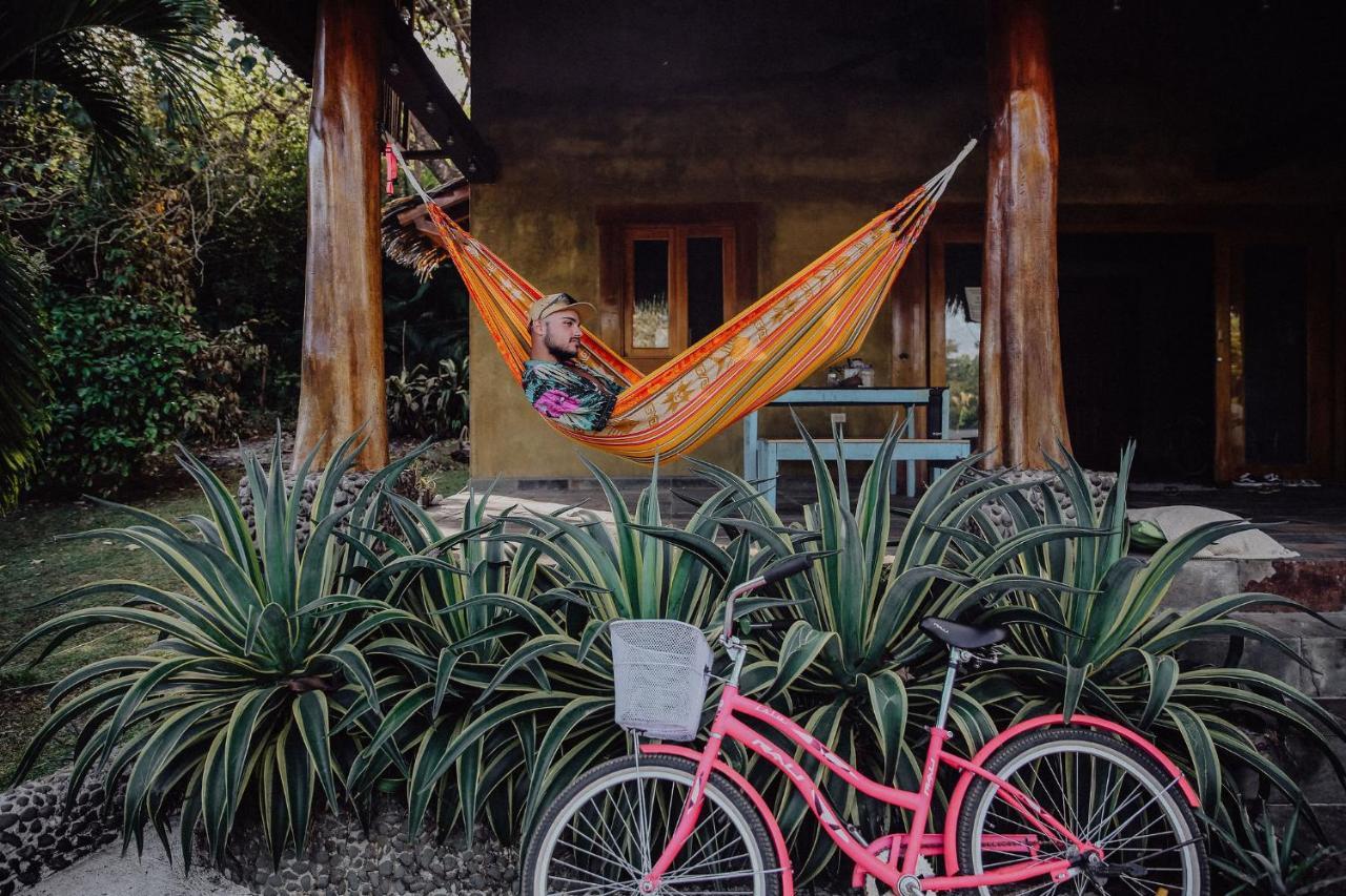 Bodhi Santa Catalina Hostel Exterior photo